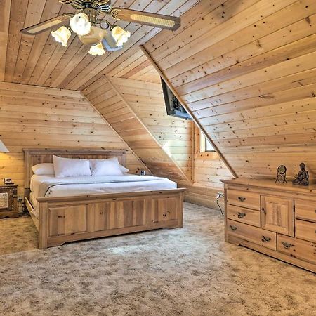 Rustic Duck Creek Village Cabin With Fire Pit! Exterior photo