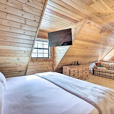 Rustic Duck Creek Village Cabin With Fire Pit! Exterior photo