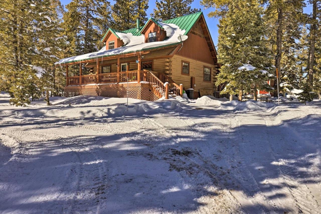 Rustic Duck Creek Village Cabin With Fire Pit! Exterior photo