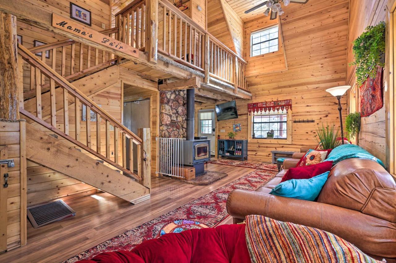 Rustic Duck Creek Village Cabin With Fire Pit! Exterior photo