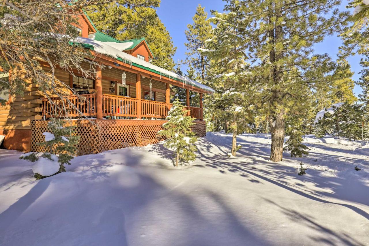 Rustic Duck Creek Village Cabin With Fire Pit! Exterior photo