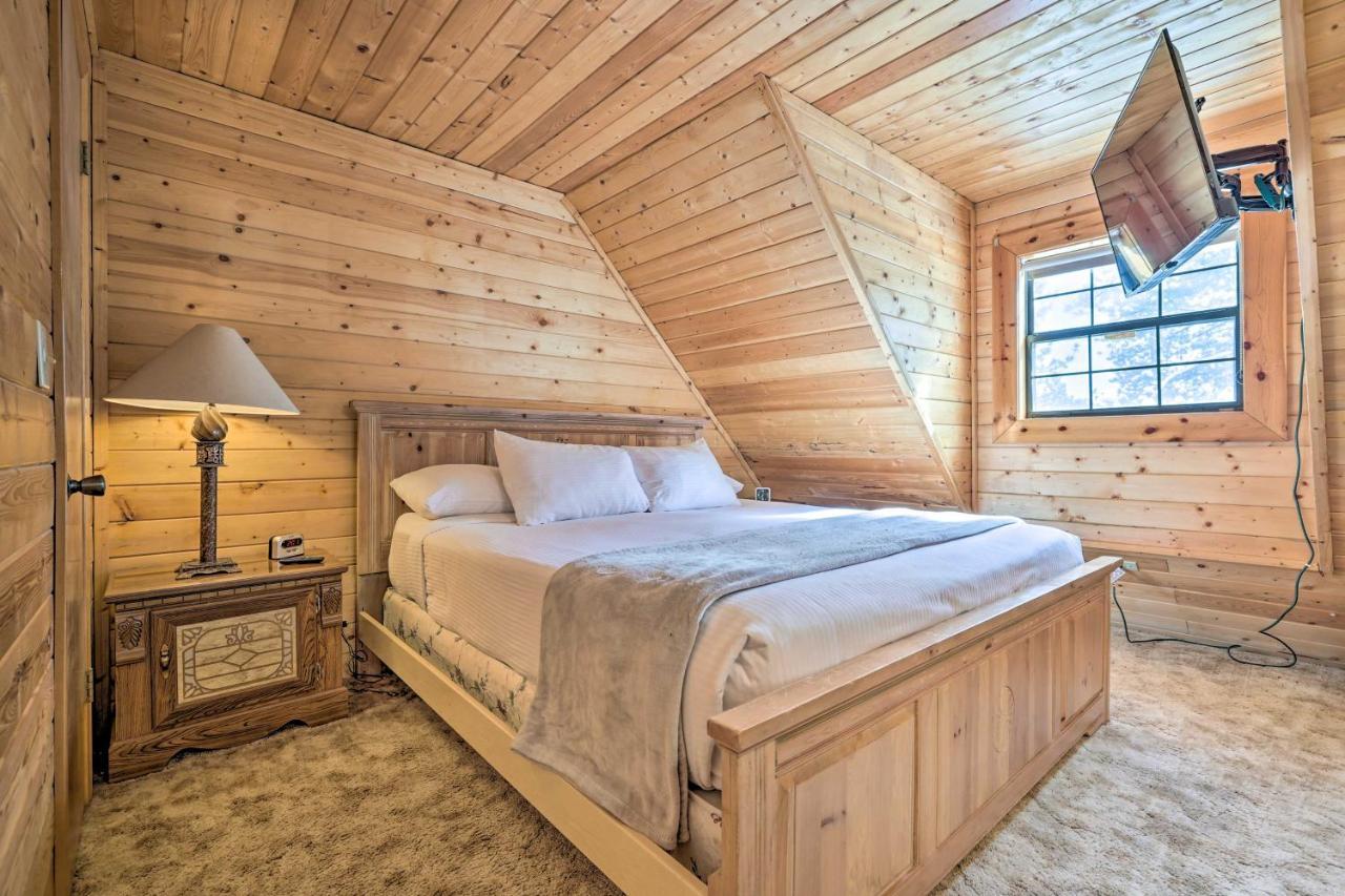 Rustic Duck Creek Village Cabin With Fire Pit! Exterior photo